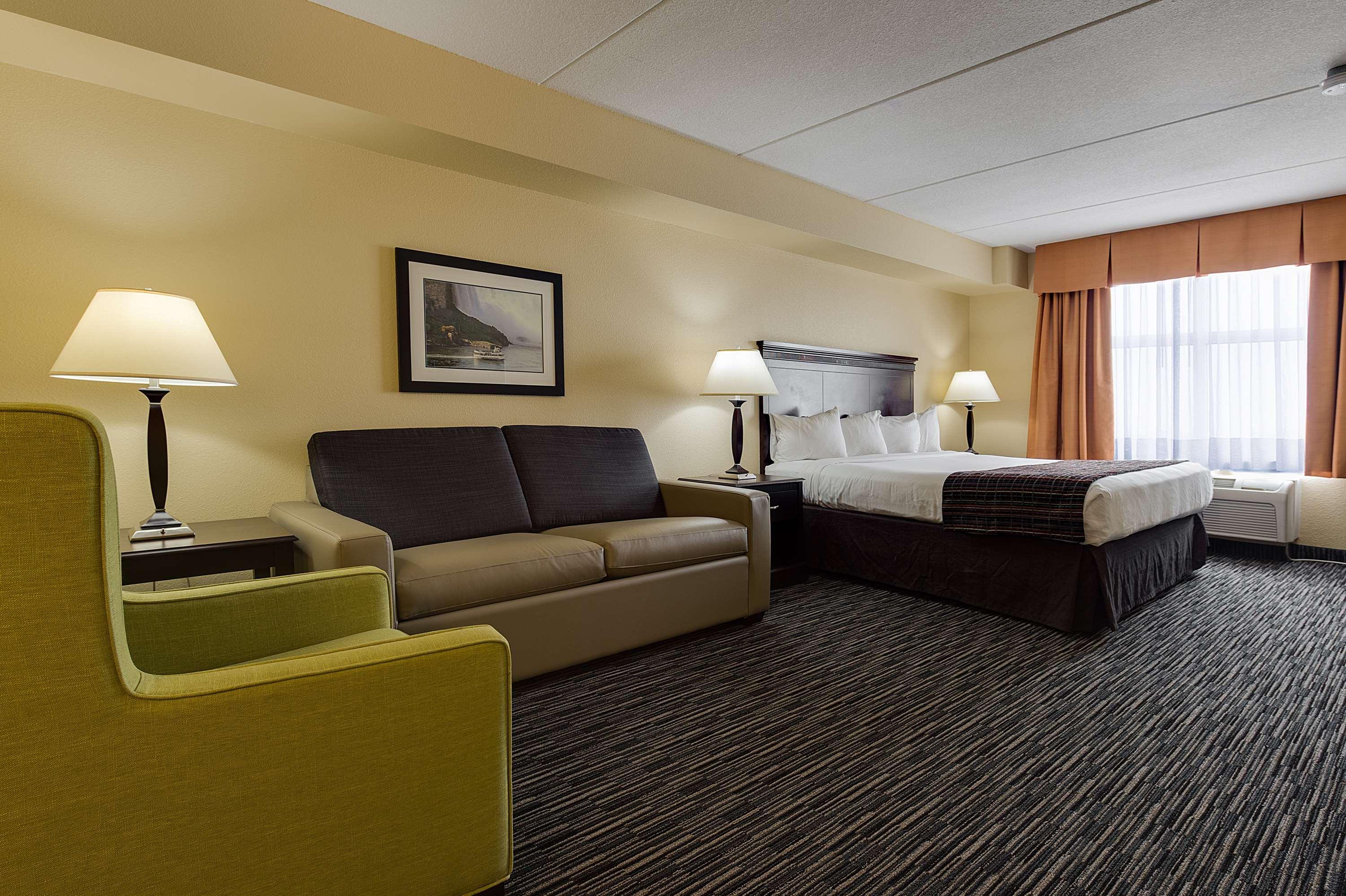 Country & By Radisson, Falls, On Hotel