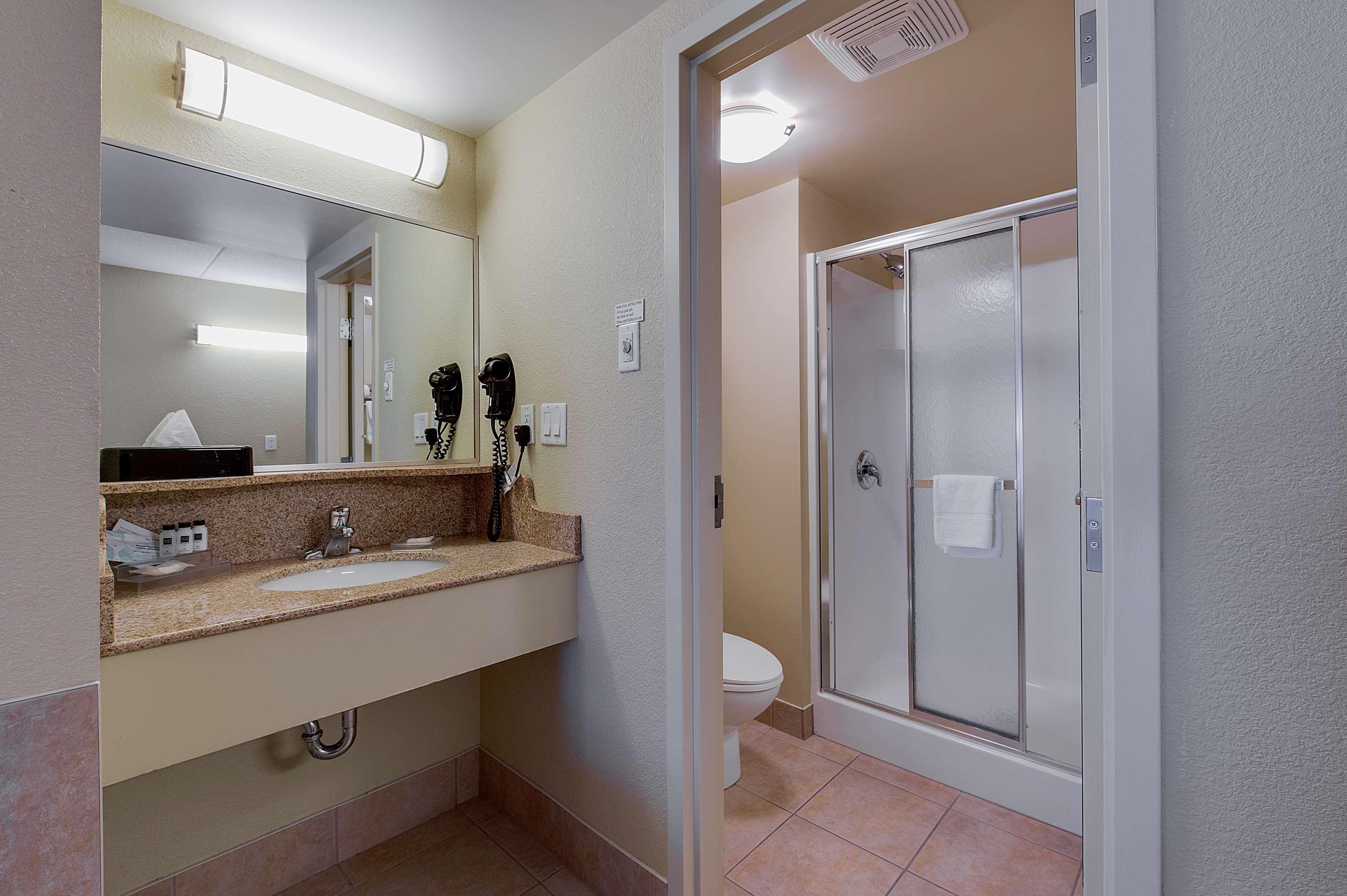 Country & By Radisson, Falls, On 3* Niagara Falls