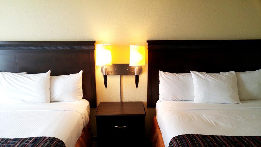 Country & By Radisson, Falls, On 3*