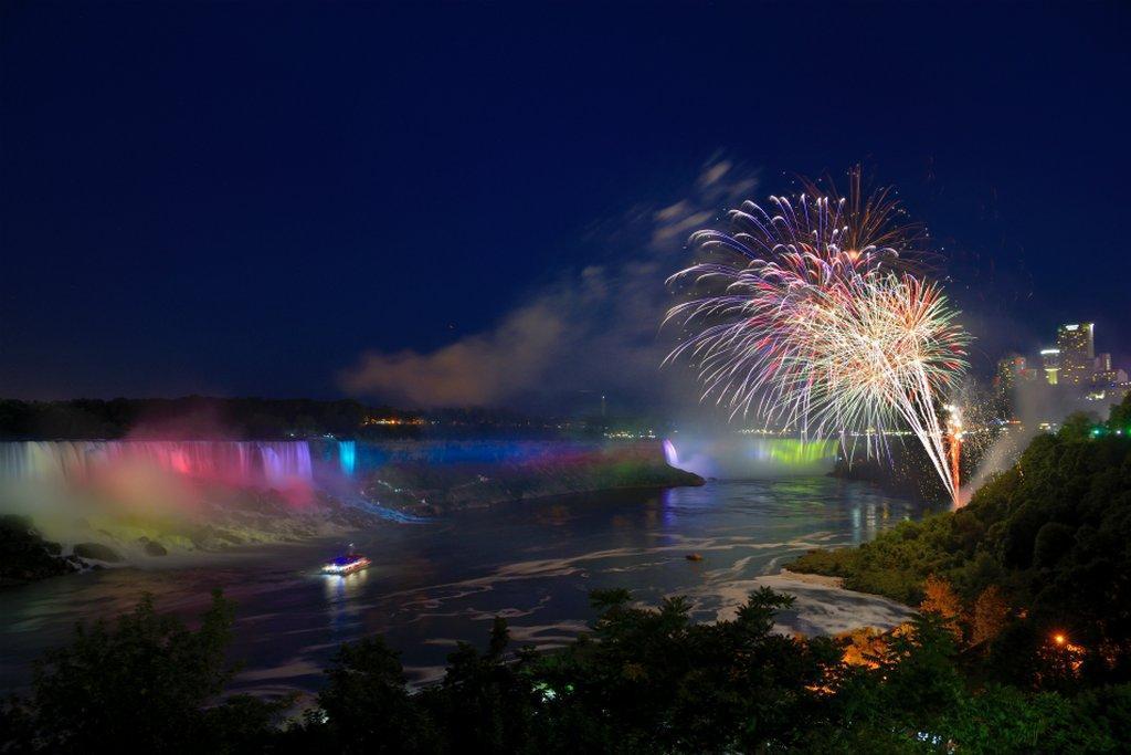 Country & By Radisson, Falls, On 3* Niagara Falls