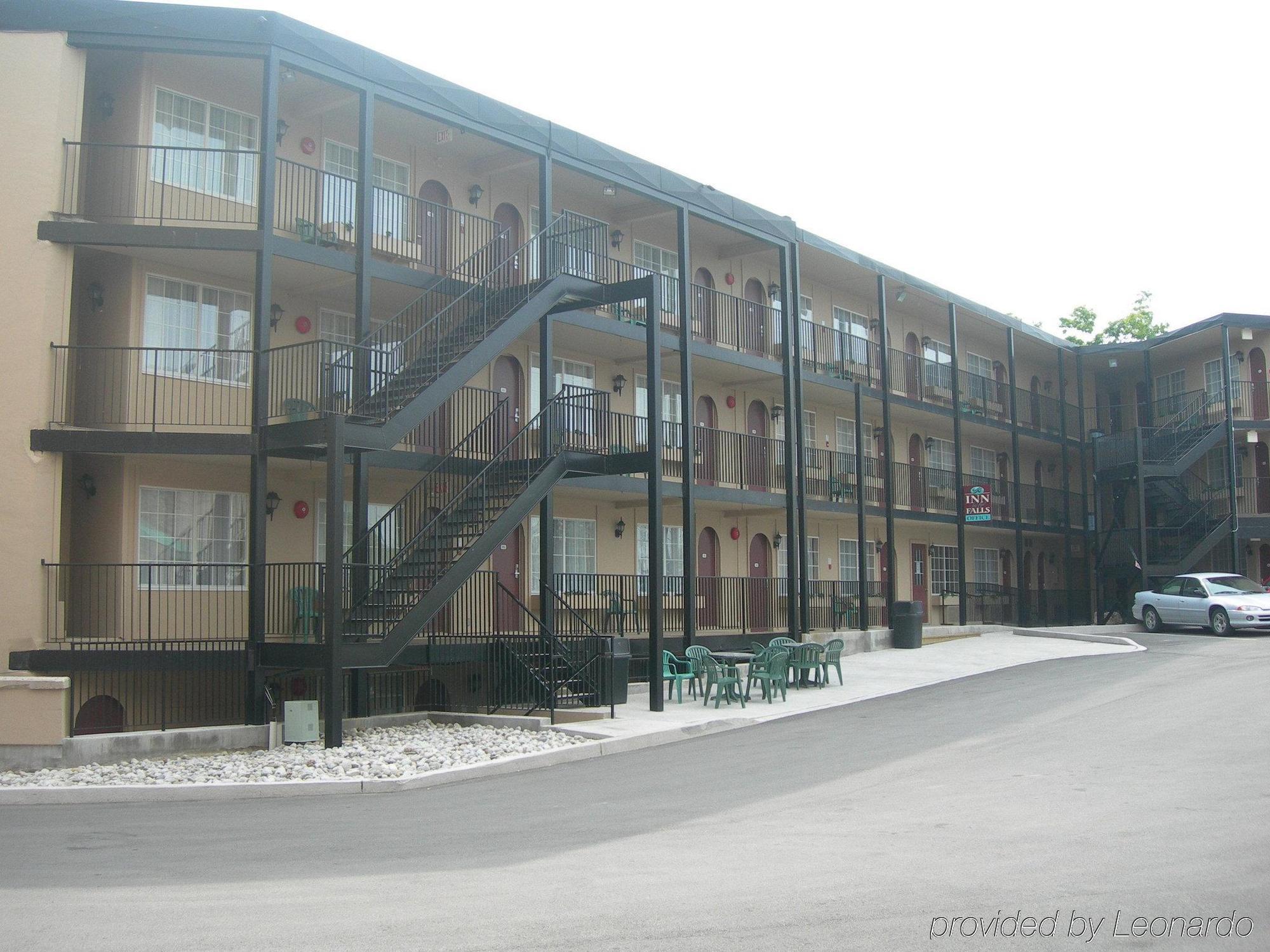 Country & By Radisson, Falls, On