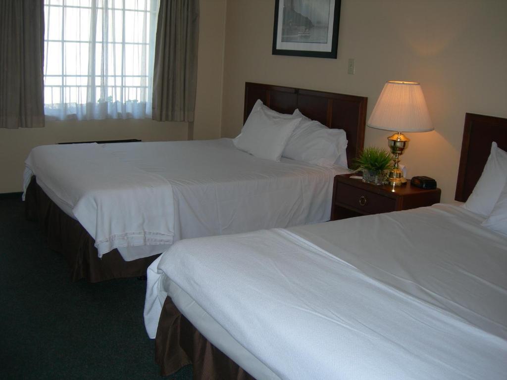 Country & By Radisson, Falls, On 3*