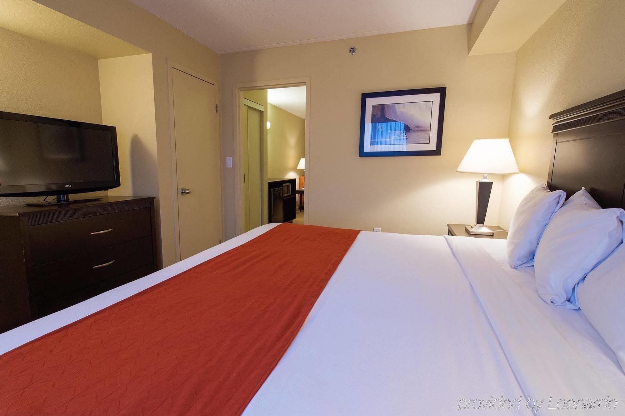 Country & By Radisson, Falls, On Niagara Falls