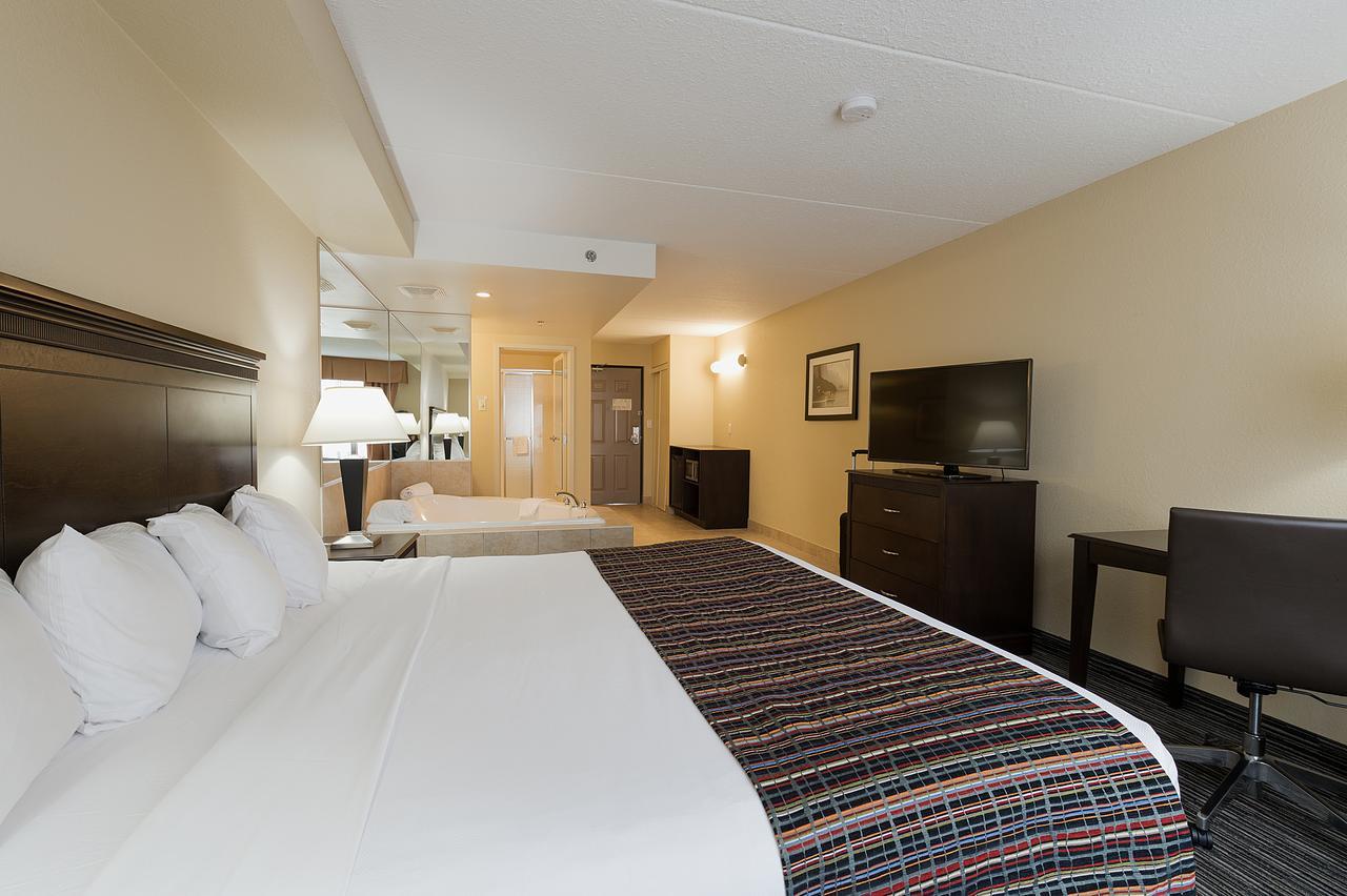 Country & By Radisson, Falls, On